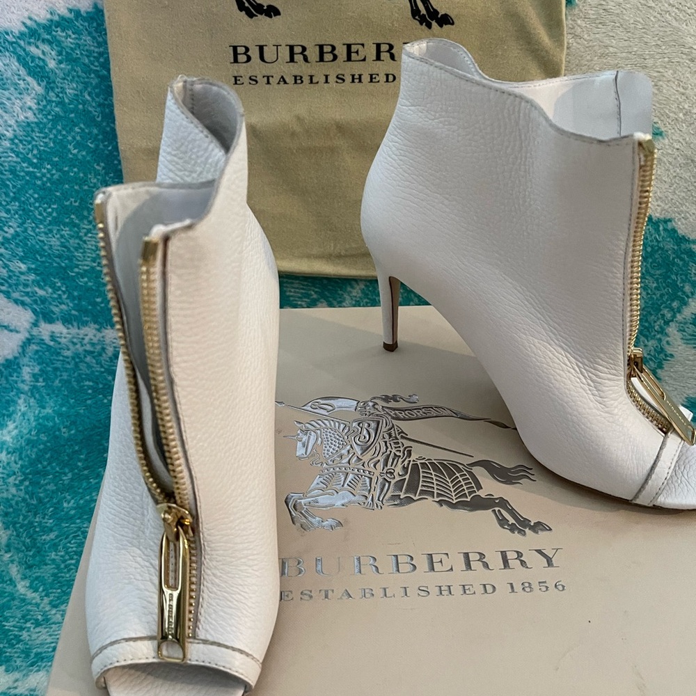 Used Burberry Haverstock Zip Open Toe Booties